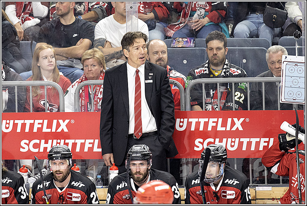 PENNY DEL Viertelfinale 2. Spiel;  Koelner Haie - Eisbaeren Berlin; Koeln, 12.04.2022
